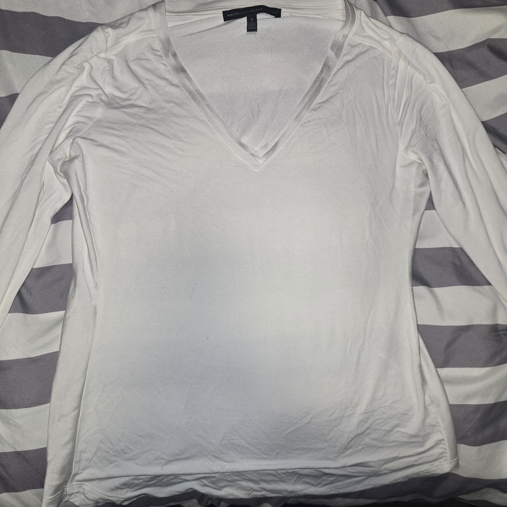 Wight Hpuse Black Market Women's White V-Neck Top